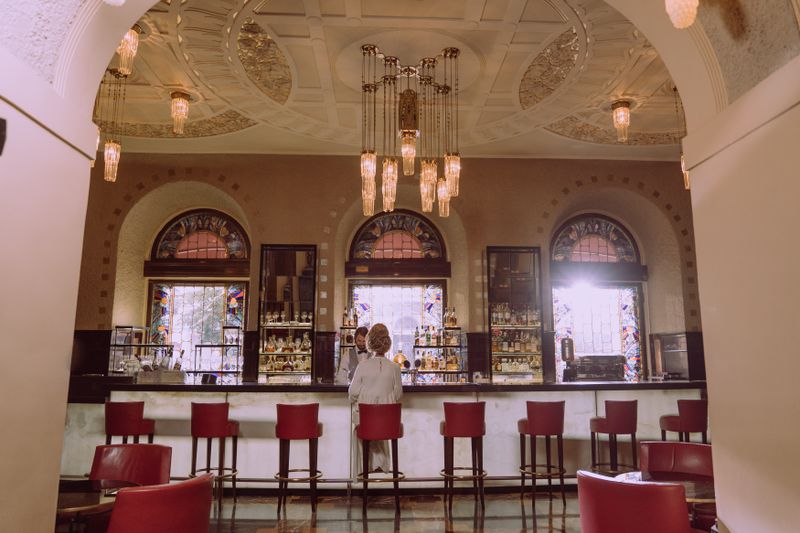 Bar and lounge at Anthony's coal fired pizza restaurant